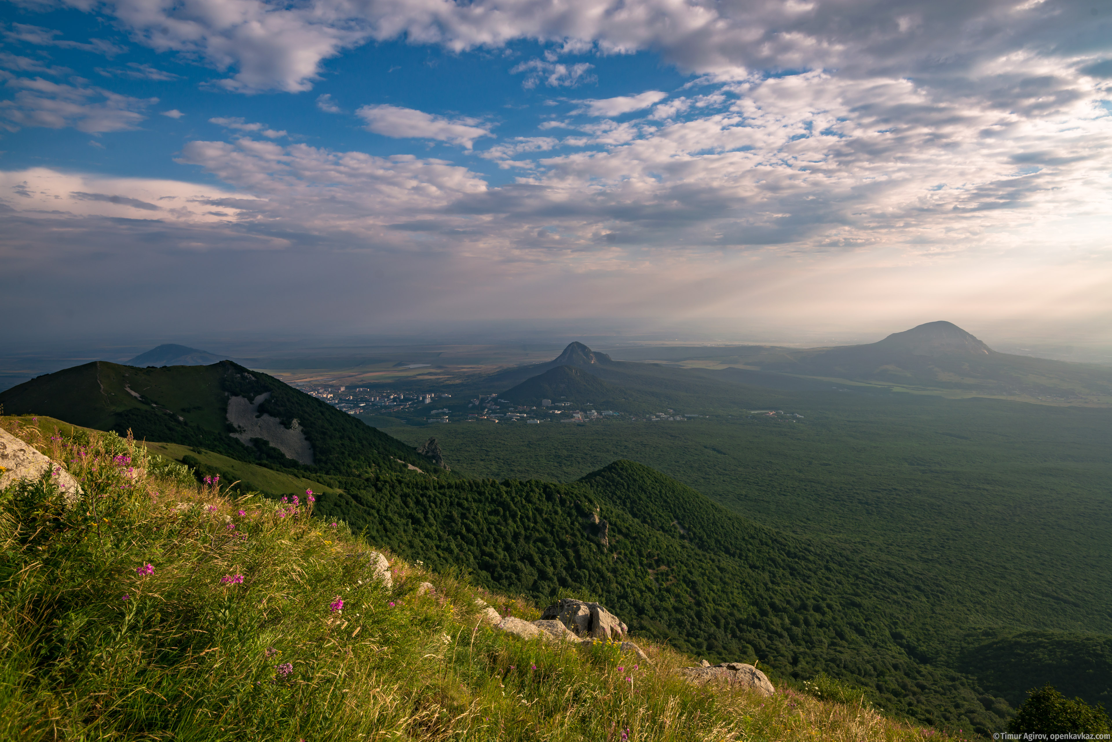 Вид на Пятигорск и окрестности с горы Бештау (2013), Ингушетия