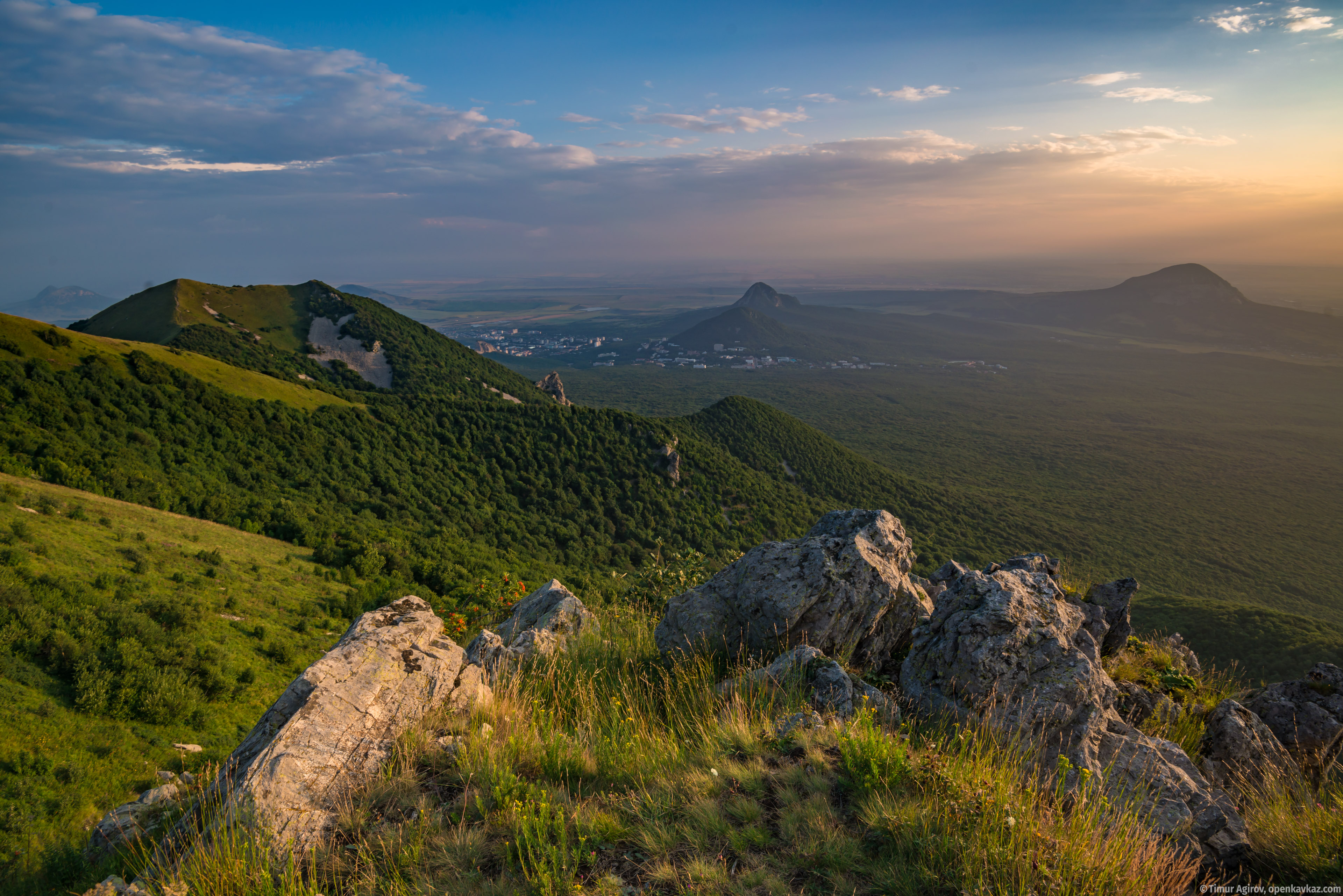 Вид на Пятигорск и окрестности с горы Бештау (2013), Ингушетия